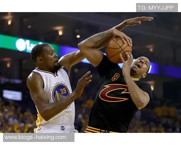 2017年NBA总决赛勇士与骑士对决精彩比分回顾与赛况分析